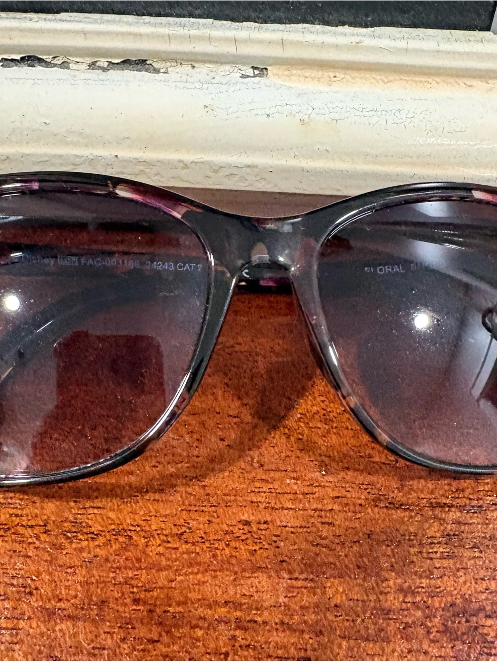 Disney Minnie Floral Sunglasses. - Picture 8 of 10